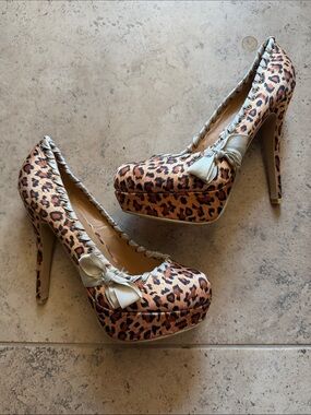 Leopard Print Platform High Heels with Bow Accent - Women's Tan/Black